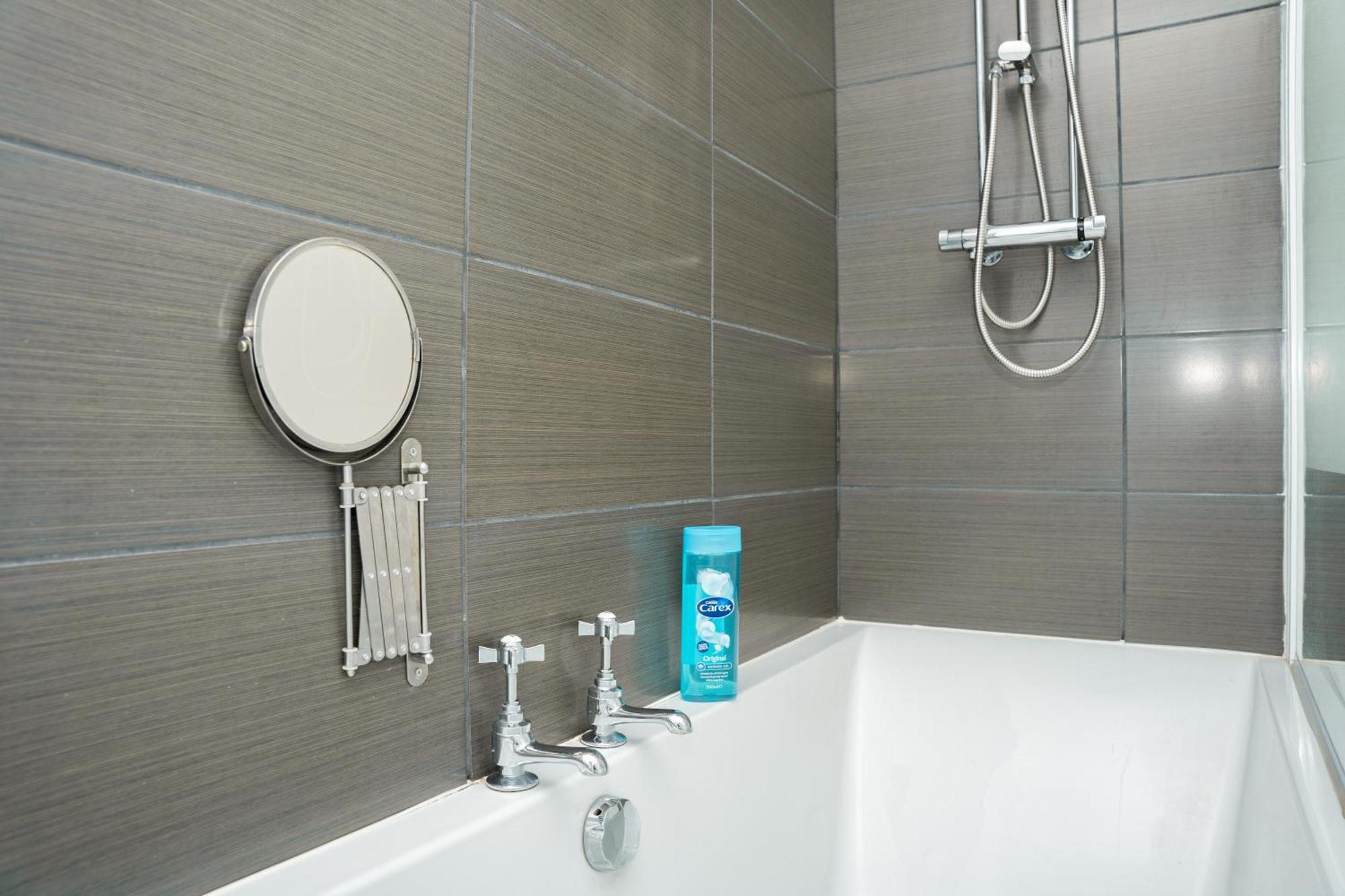 Stylish 3 Bed House With Free Parking Villa Leeds  Bagian luar foto
