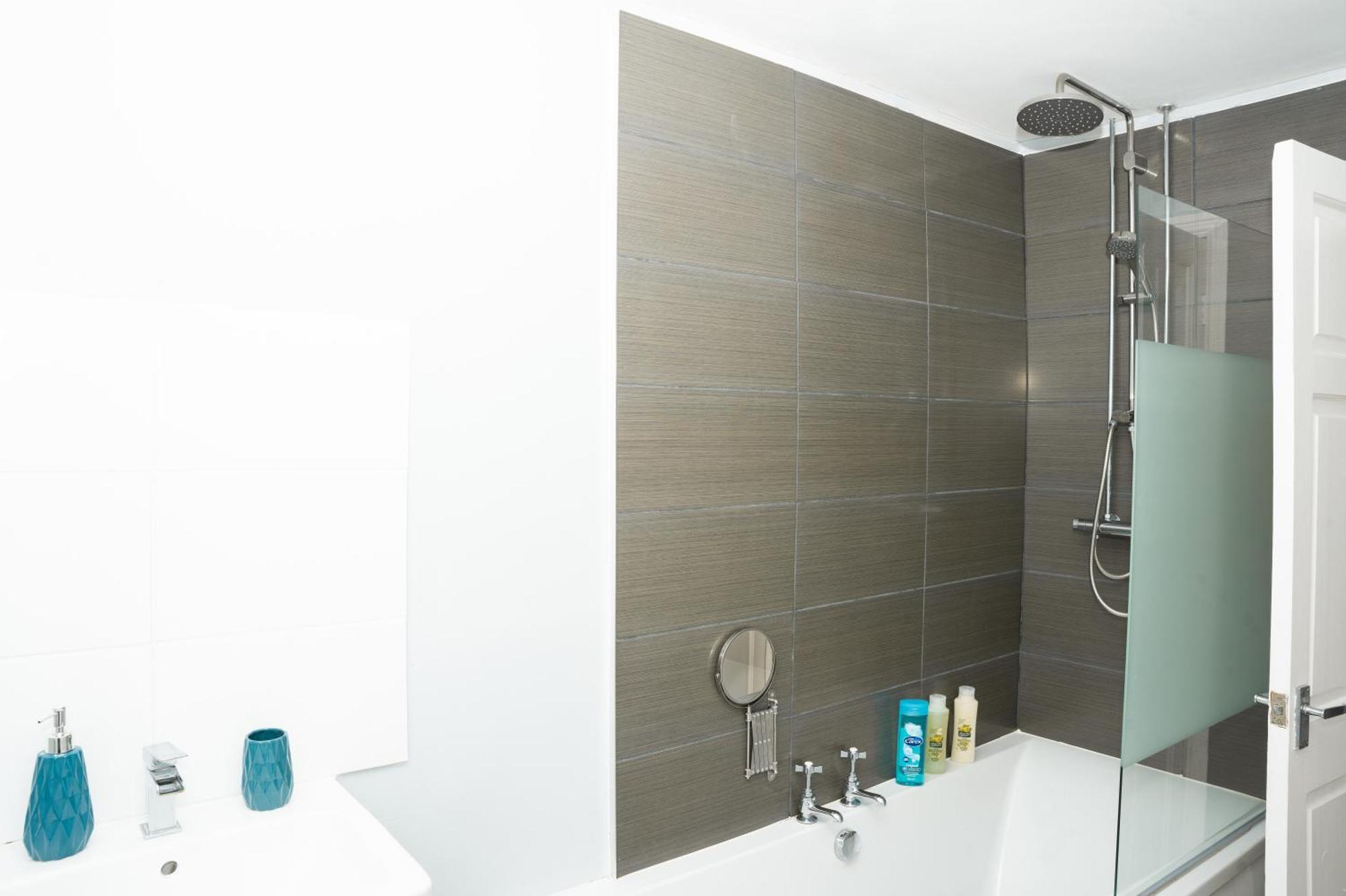 Stylish 3 Bed House With Free Parking Villa Leeds  Bagian luar foto
